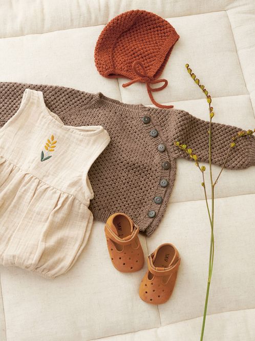 Hovedbilde April Cardigan, Bleiebukse og Kyse 